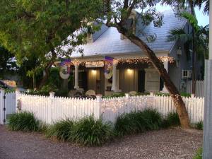 Four bedrooms, full kitchen, gas grill and shared laundry and pool. Perfect!